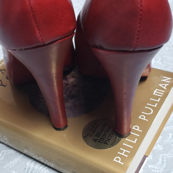 ๐10 for $20 Le chateau peep toe heels - Picture 5 of 5